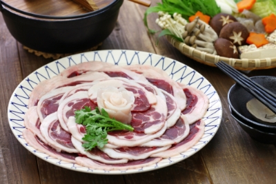 イノシシ肉は「ぼたん鍋」の食材として日本でも親しまれてきた