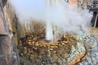 北海道遺産にも認定された「しかべ間歇泉」は高さ15mを超える