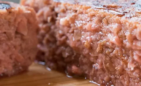 本物の肉と見まがうことができるほどのリアルさを持っています。