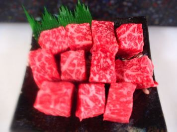 和牛モモ肉のサイコロステーキカット