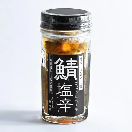 伝統製法で熟成＆発酵した鯖塩辛を ガーリックと唐辛子が効いたオリーブオイルに 漬け込みました。当店一番人気商品！