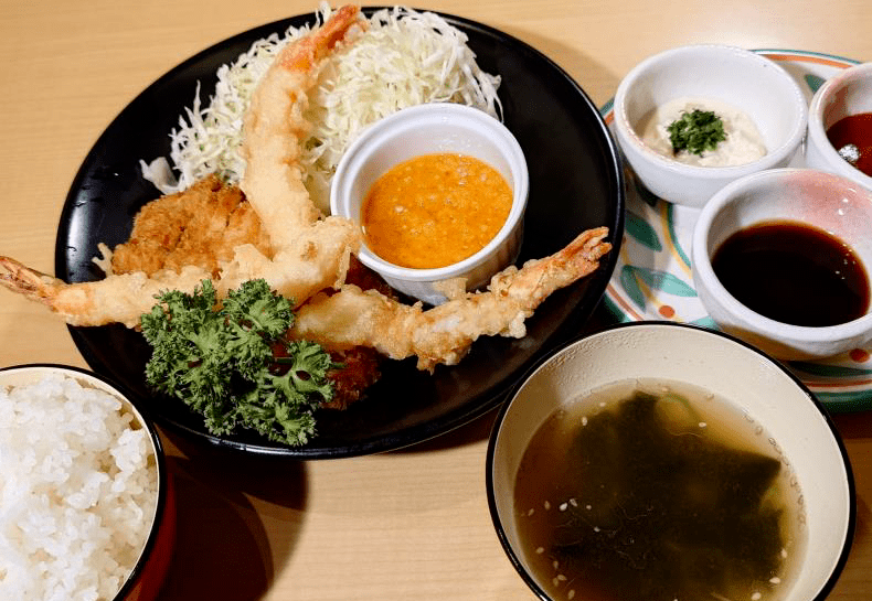 巴投げ TOMOENAGE  (エビ天３本＋チキン勝つ)定食  Shrimp Tempura(3pieces)&   Chicken Cutlet combo 