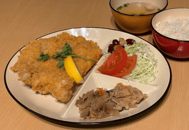 チキンカツ定食 Chicken Cutlet combo