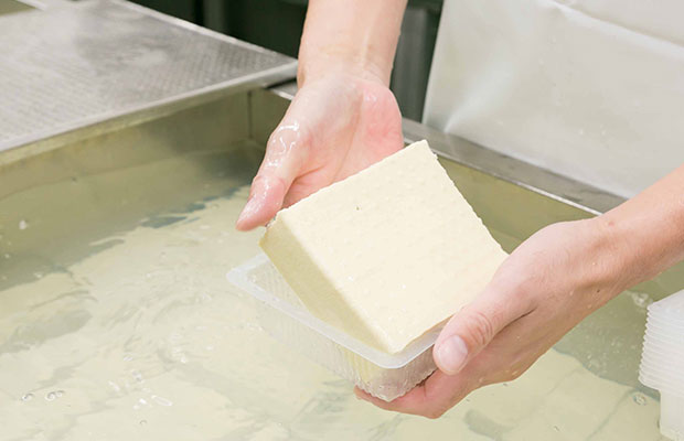 伝統的な製法と丁寧な手作業