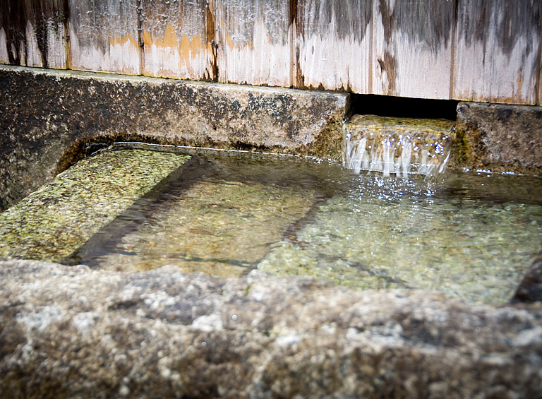 水・日本酒の仕込みに適した中硬水。