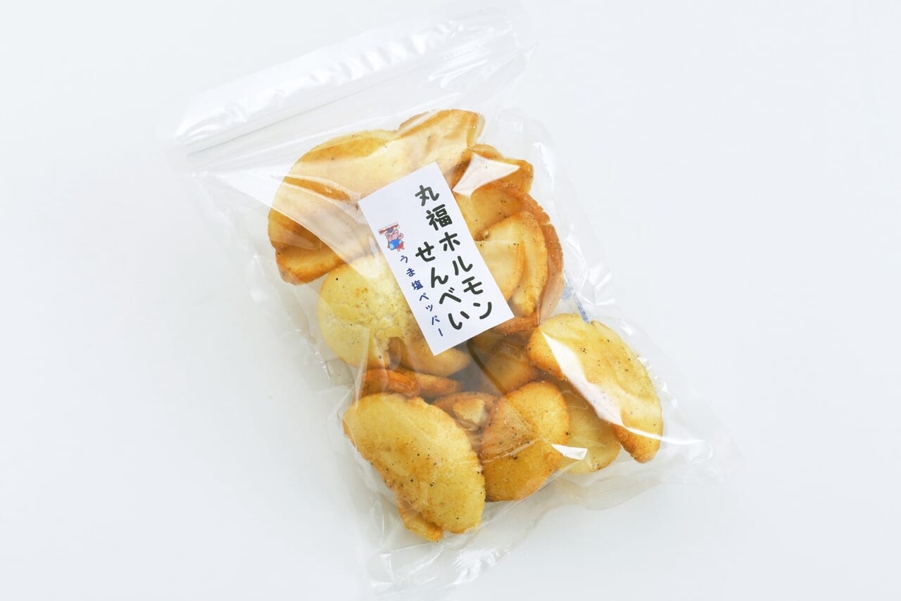 丸福ホルモン(うま塩ペッパー)味のおせんべい　4袋