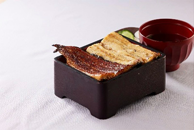 蒲焼白焼を同時に味わえる贅沢な重